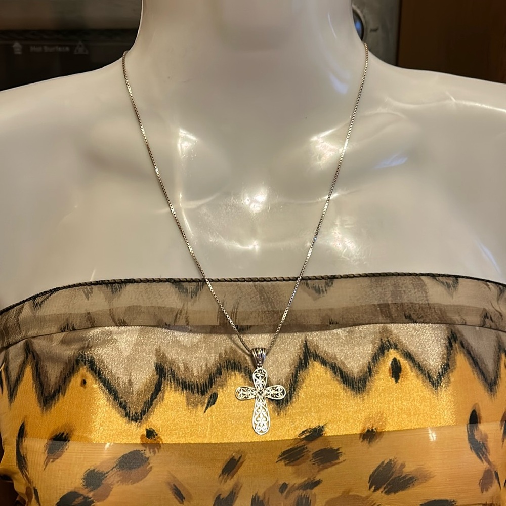 Women’s Beautiful 925 Sterling Silver 18” Chain Cross Filigree Necklace